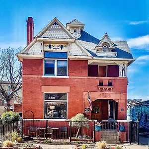 Bed & Breakfast Off Broadway, Denver